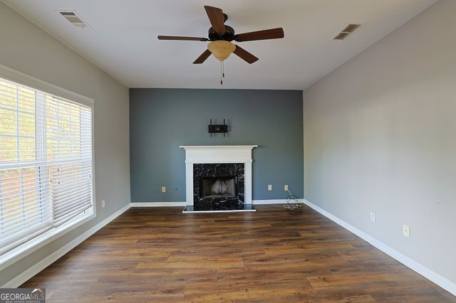 910 Lakeside Court, Loganville, GA 30052