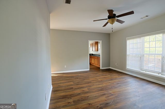 910 Lakeside Court, Loganville, GA 30052