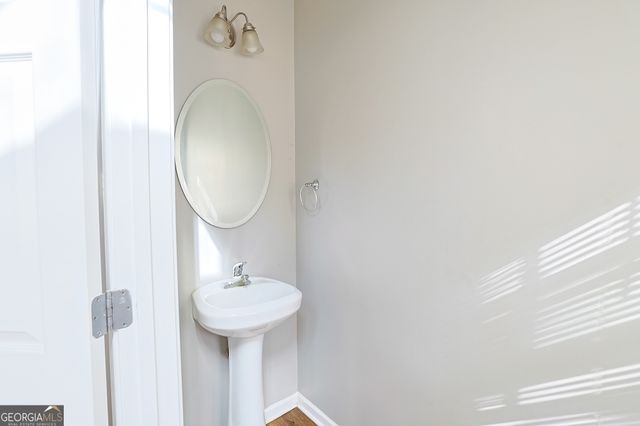 910 Lakeside Court, Loganville, GA 30052