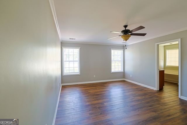 910 Lakeside Court, Loganville, GA 30052