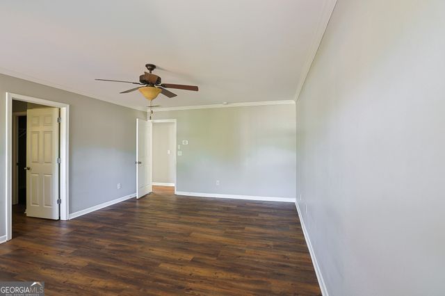 910 Lakeside Court, Loganville, GA 30052