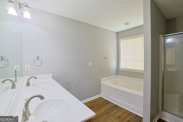 910 Lakeside Court, Loganville, GA 30052