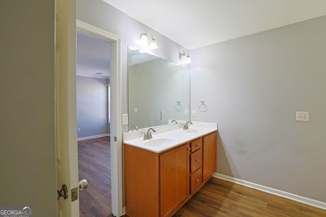 910 Lakeside Court, Loganville, GA 30052