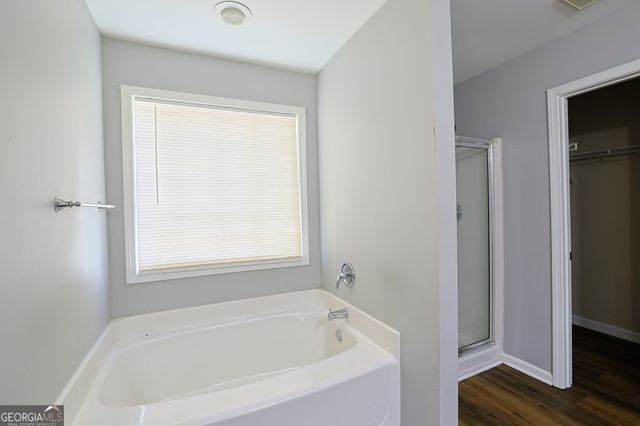 910 Lakeside Court, Loganville, GA 30052