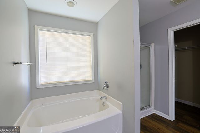 910 Lakeside Court, Loganville, GA 30052