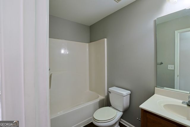 910 Lakeside Court, Loganville, GA 30052