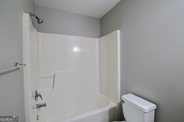 910 Lakeside Court, Loganville, GA 30052