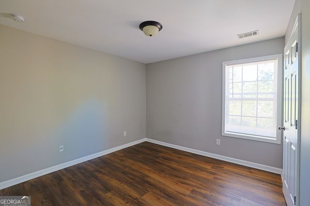 910 Lakeside Court, Loganville, GA 30052