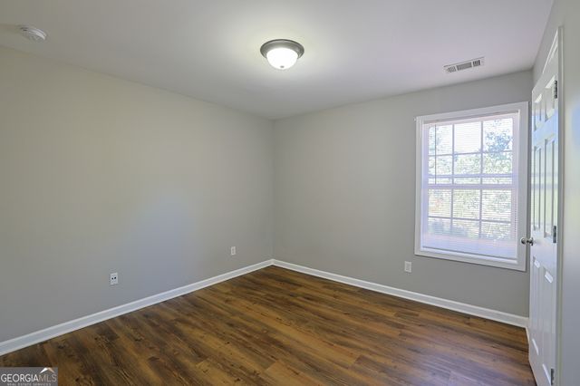 910 Lakeside Court, Loganville, GA 30052