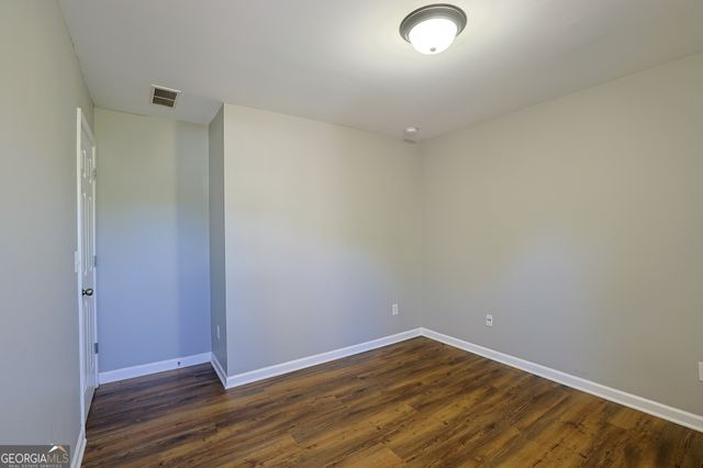 910 Lakeside Court, Loganville, GA 30052