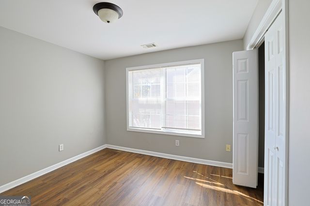 910 Lakeside Court, Loganville, GA 30052