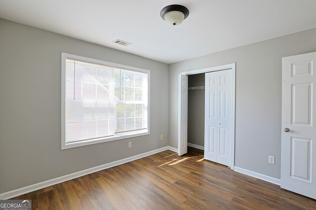 910 Lakeside Court, Loganville, GA 30052