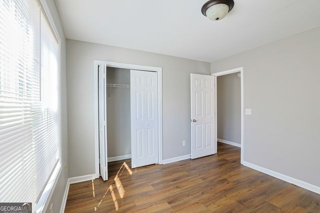 910 Lakeside Court, Loganville, GA 30052