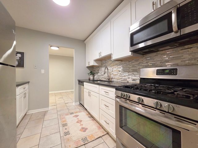 5001 Carriage Way Drive 116, Rolling Meadows, IL 60008