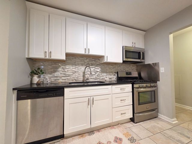 5001 Carriage Way Drive 116, Rolling Meadows, IL 60008