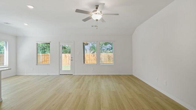 6624 Valley Lake Lane, Fort Worth, TX 76036