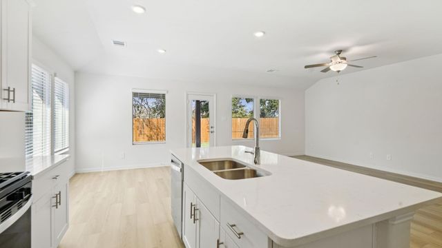 6624 Valley Lake Lane, Fort Worth, TX 76036