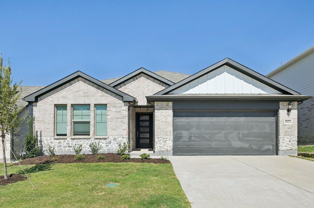 6624 Valley Lake Lane, Fort Worth, TX 76036