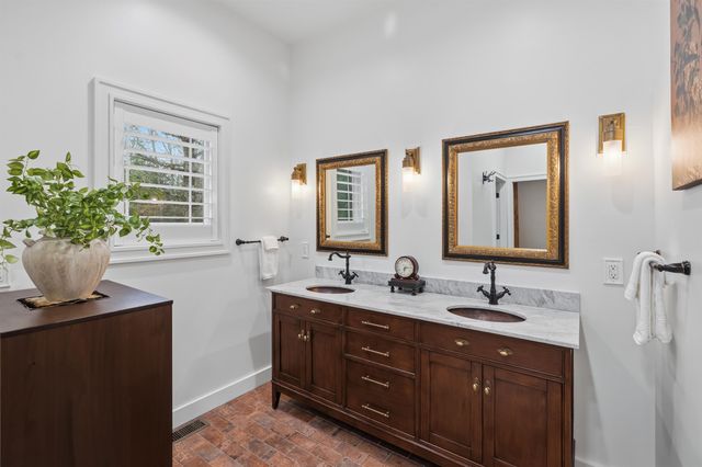 158 Pinecrest Road, Litchfield, NH 03052