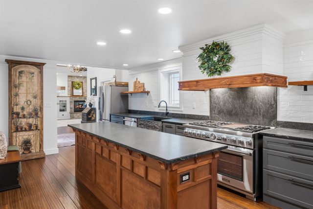 158 Pinecrest Road, Litchfield, NH 03052