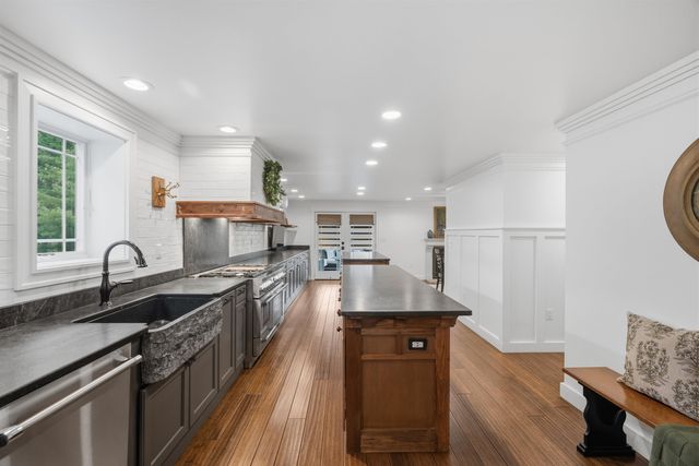 158 Pinecrest Road, Litchfield, NH 03052