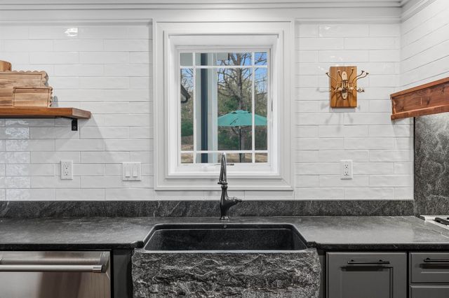 158 Pinecrest Road, Litchfield, NH 03052