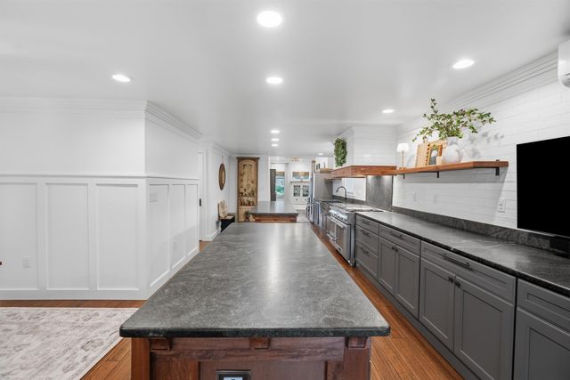 158 Pinecrest Road, Litchfield, NH 03052