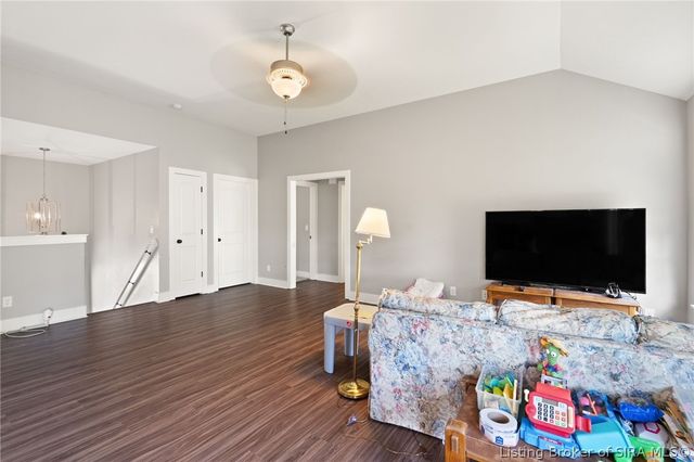 2814 Rolling Creek Drive, Jeffersonville, IN 47130