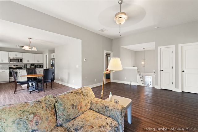 2814 Rolling Creek Drive, Jeffersonville, IN 47130