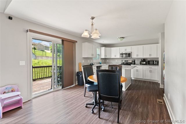 2814 Rolling Creek Drive, Jeffersonville, IN 47130