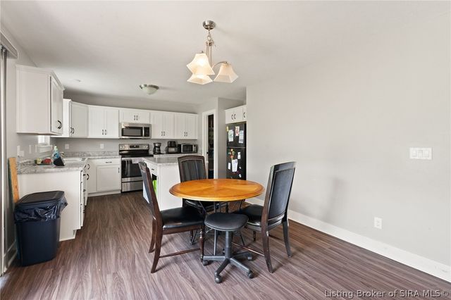2814 Rolling Creek Drive, Jeffersonville, IN 47130