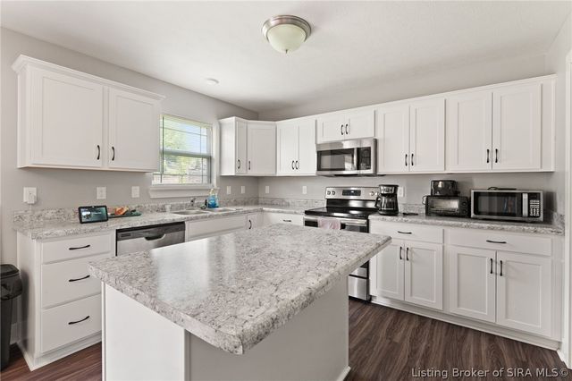 2814 Rolling Creek Drive, Jeffersonville, IN 47130
