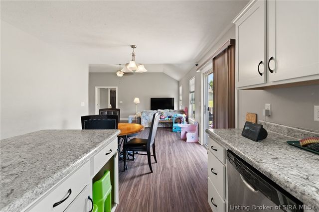 2814 Rolling Creek Drive, Jeffersonville, IN 47130