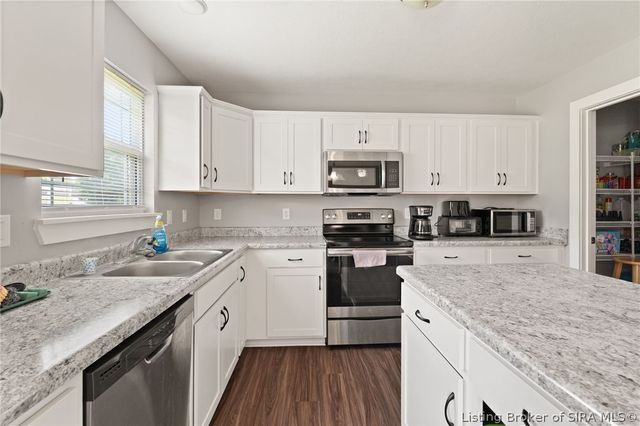 2814 Rolling Creek Drive, Jeffersonville, IN 47130