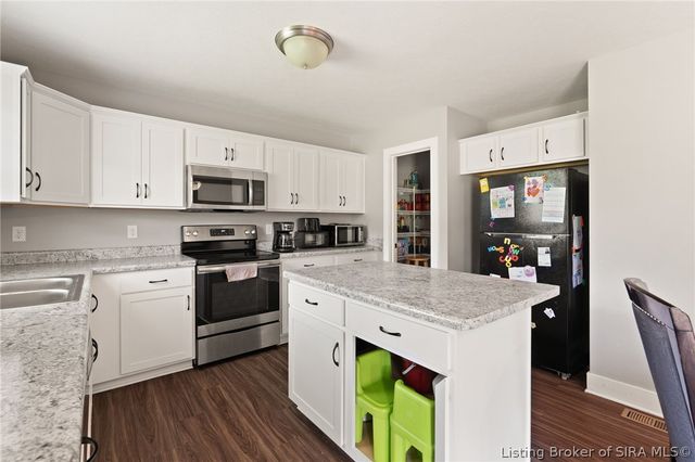 2814 Rolling Creek Drive, Jeffersonville, IN 47130
