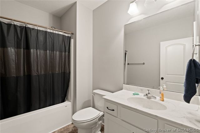 2814 Rolling Creek Drive, Jeffersonville, IN 47130