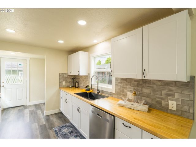 1925 Ne LIBERTY St, Salem, OR 97301