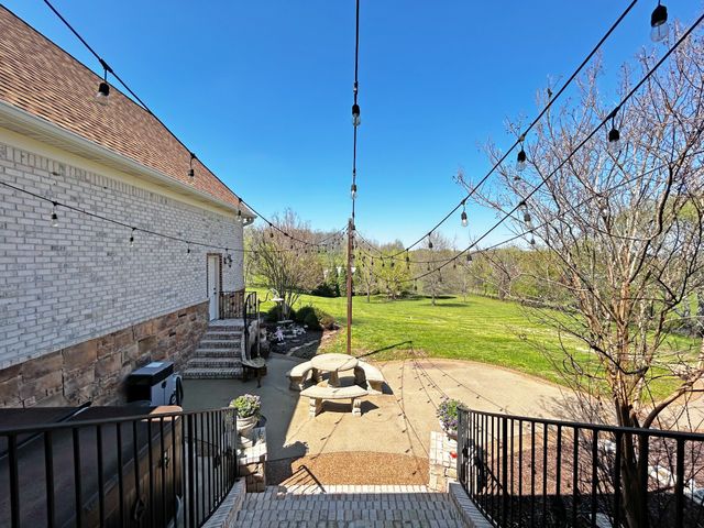 110 Giles Ln, Gallatin, TN 37066