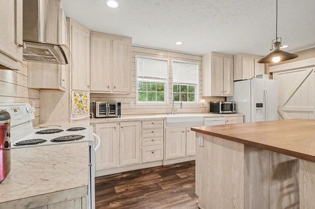 160 Genesis Dr, Georgetown, SC 29440