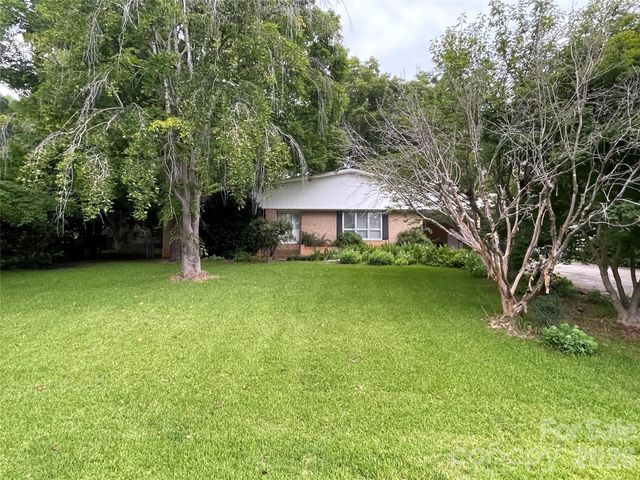 3209 Greenwood Park Circle, Albemarle, NC 28001