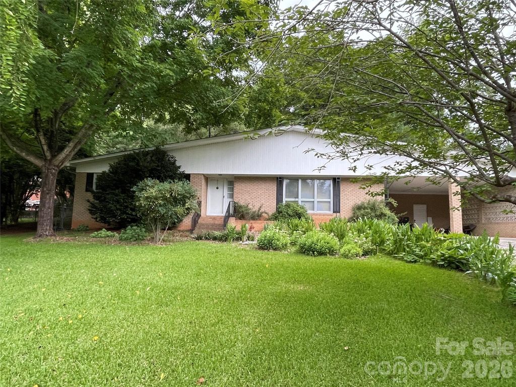 3209 Greenwood Park Circle, Albemarle, NC 28001