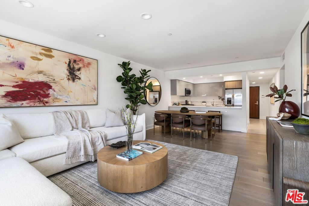 Image 13 of property listing at 10269 Santa Monica Boulevard, Los Angeles, CA 90067