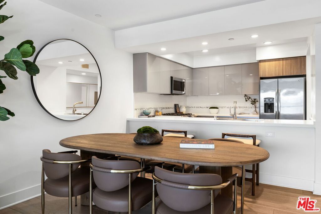Image 14 of property listing at 10269 Santa Monica Boulevard, Los Angeles, CA 90067