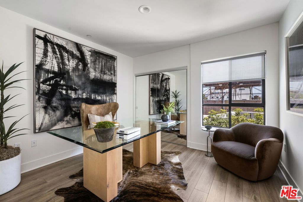 Image 19 of property listing at 10269 Santa Monica Boulevard, Los Angeles, CA 90067