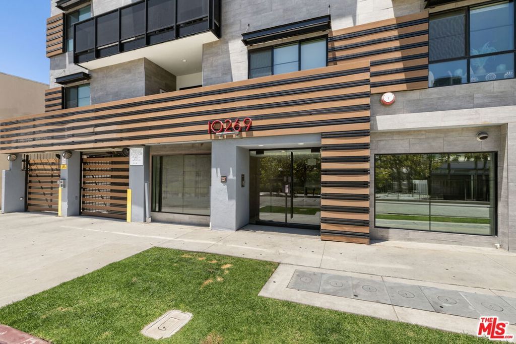 Image 2 of property listing at 10269 Santa Monica Boulevard, Los Angeles, CA 90067