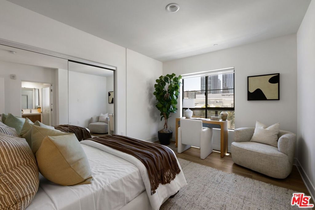 Image 20 of property listing at 10269 Santa Monica Boulevard, Los Angeles, CA 90067