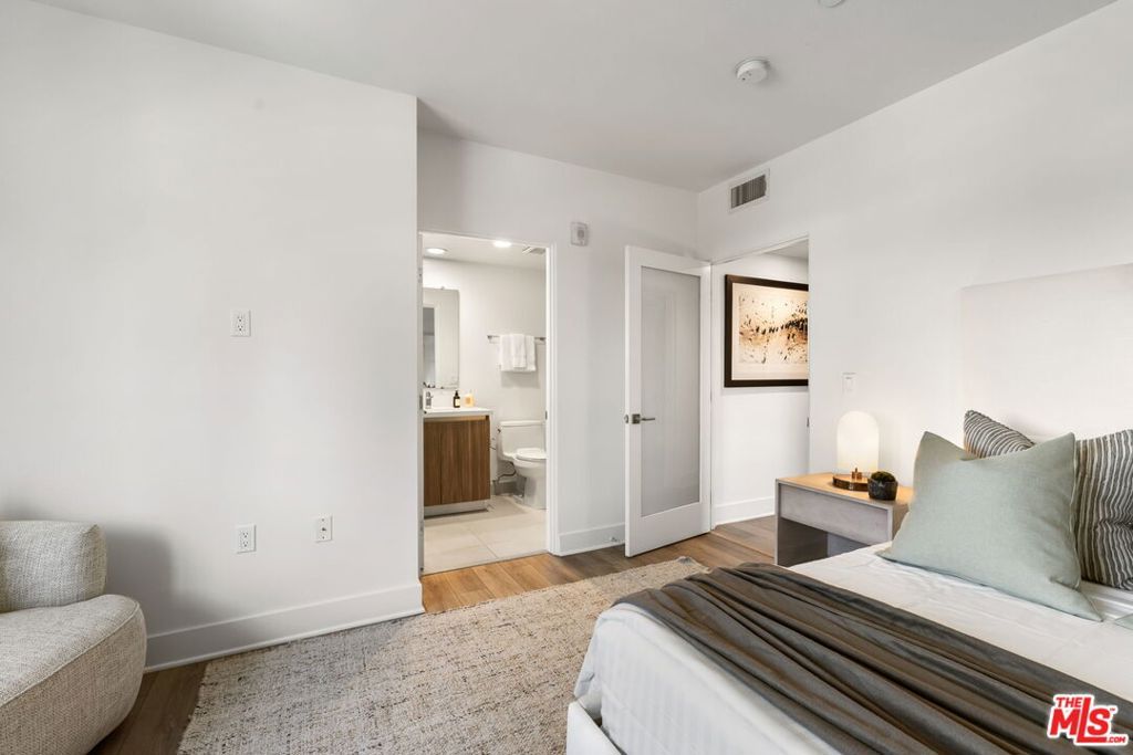 Image 21 of property listing at 10269 Santa Monica Boulevard, Los Angeles, CA 90067