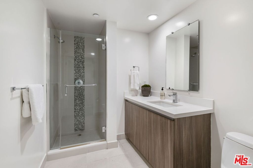 Image 23 of property listing at 10269 Santa Monica Boulevard, Los Angeles, CA 90067