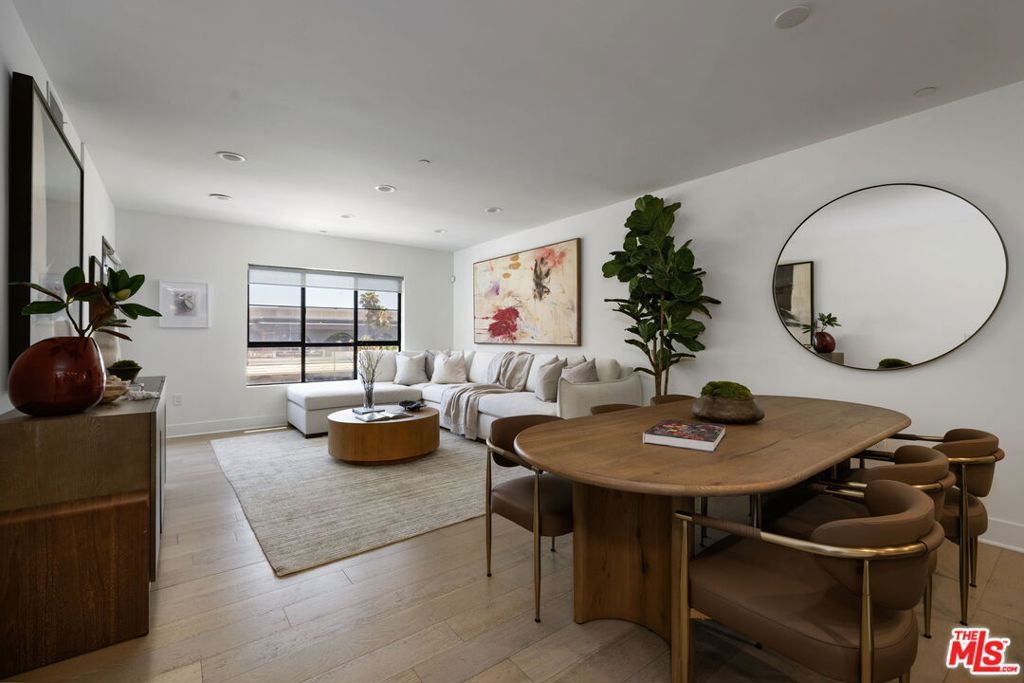 Image 8 of property listing at 10269 Santa Monica Boulevard, Los Angeles, CA 90067