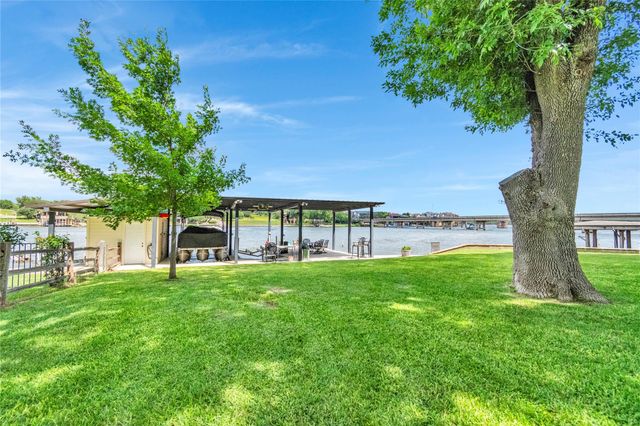 124 Riverbend Lane, Kingsland, TX 78639